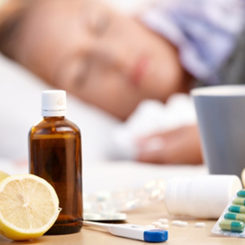 العلاجات المنزلية تقلل من أعراض الانفلونزا ولا غنى عن العلاج الطبي.