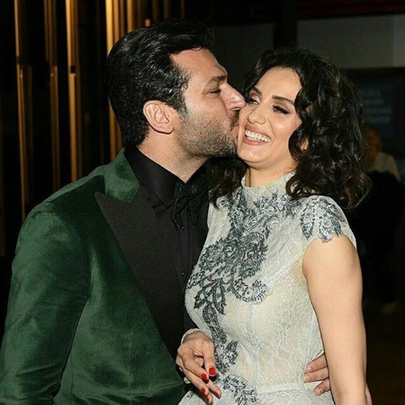 مراد يلدريم وزوجته