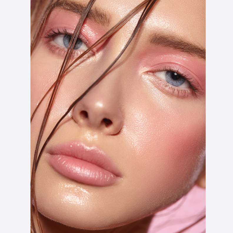 مكياج وردي ناعم وجذاب