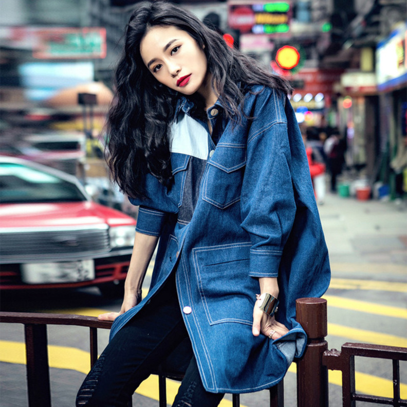 تصميم ملفت وعصري لجاكيت الدينم بالقصّة العريضة والطويلة