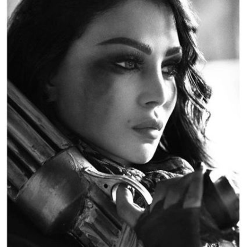 هيفاء وهبي بزي المحاربة في صقور العرب