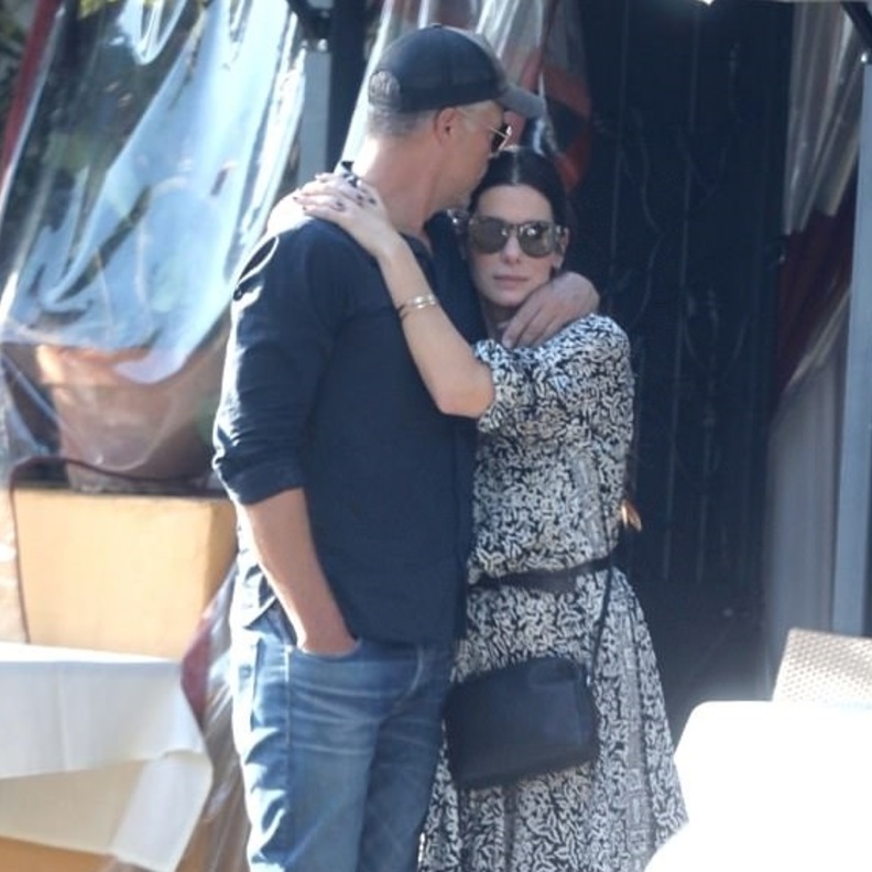 ساندرا بولوك وحبيبها