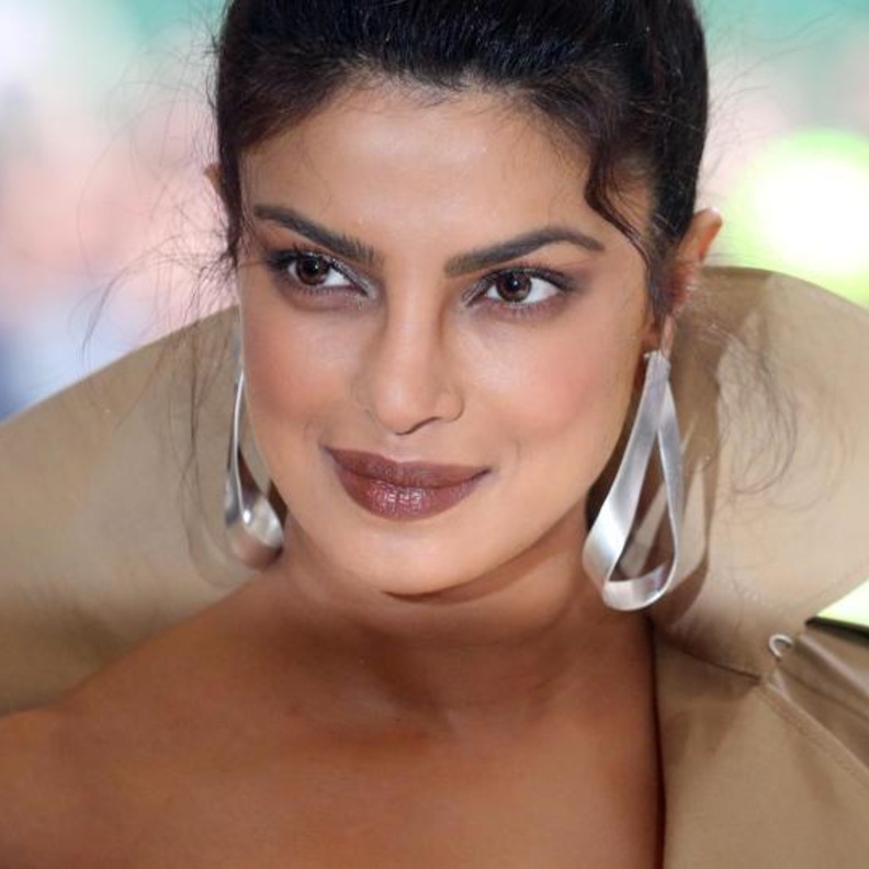 بريانكا تشوبرا تهاجم النادي الحصري للرجال