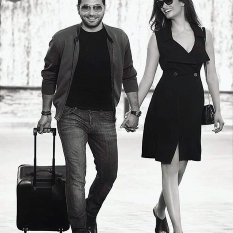 إطلالات ريم السعيدي باللون الاحمر برفقة وسام بريدي مع التصاميم المزخرفة