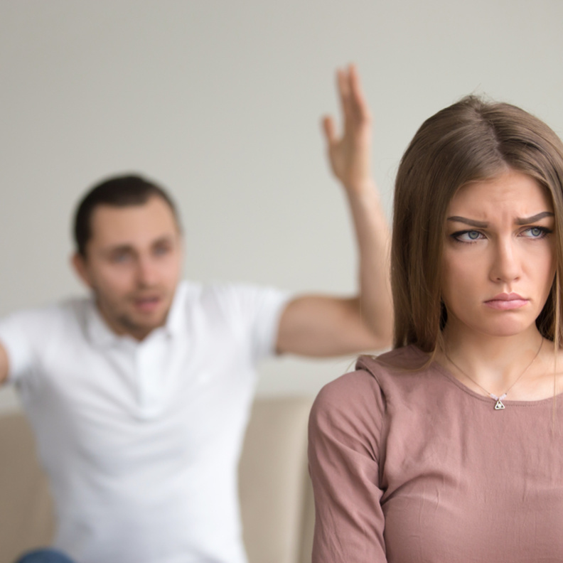 ناقشي مشكلة عصبية العريس معه عندما يكون هادئا