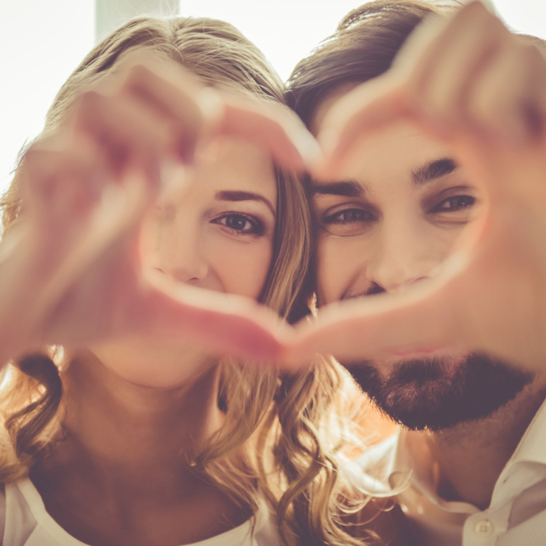 عريس الميزان رومانسي ويحب الورود والموسيقى