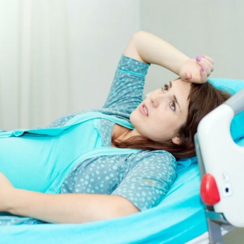 اضرار الولادة القيصرية على الام