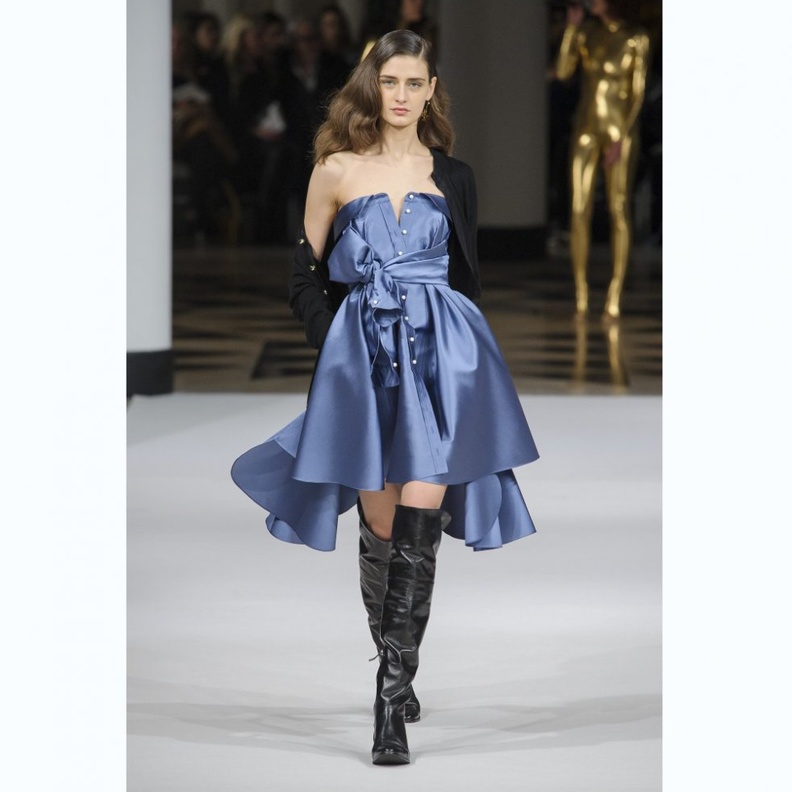 استوحي من شانيل أجمل الأحذية ذات السّاق العالية