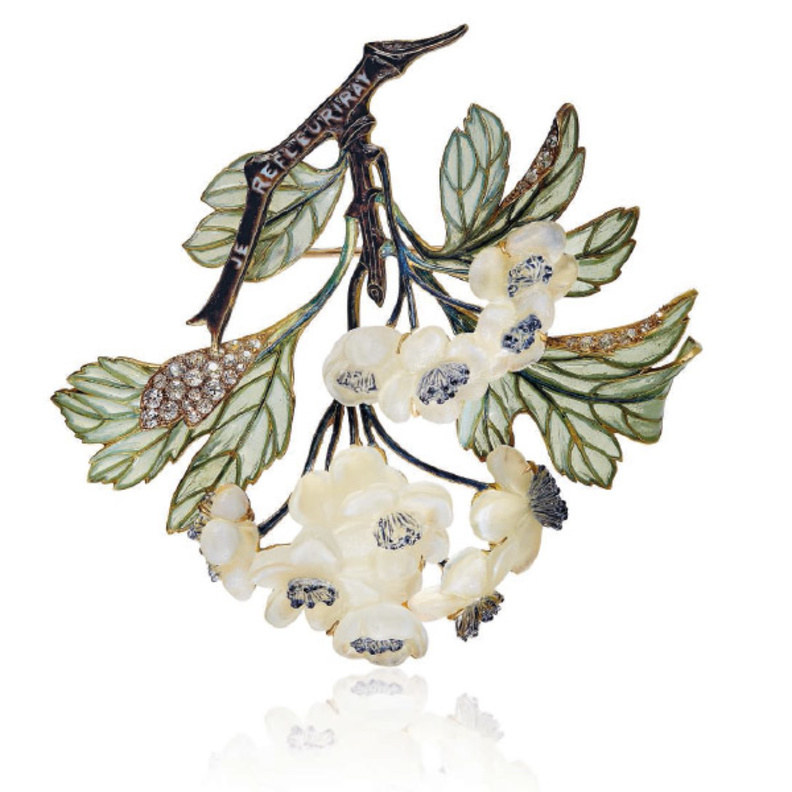 قلادة أرت ديكو من كارتييه