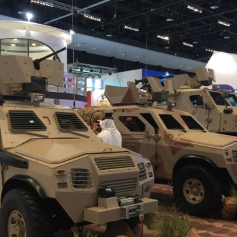 جانب من المدرعات التي تنتجها المؤسسة العامة للصناعات العسكرية بأحد المحافل الدولية