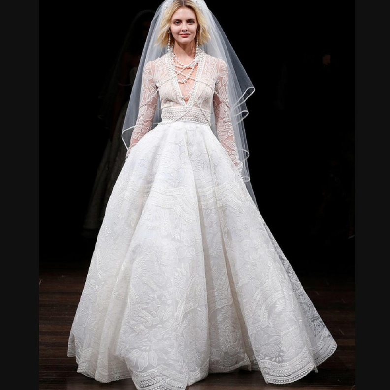 فستان من تصميم viktor&rolf