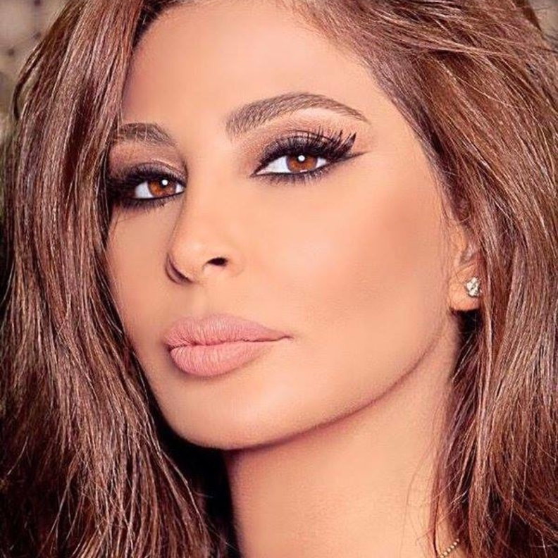 اليسا تحبذ المكياج السموكي