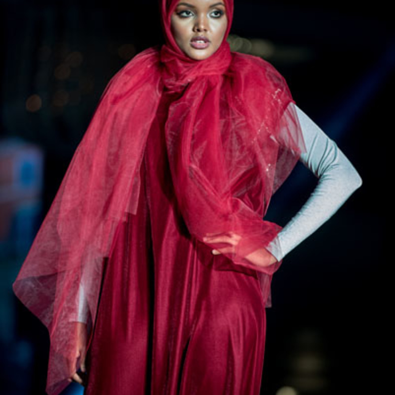 حليمة عدن تفتتح العرض 