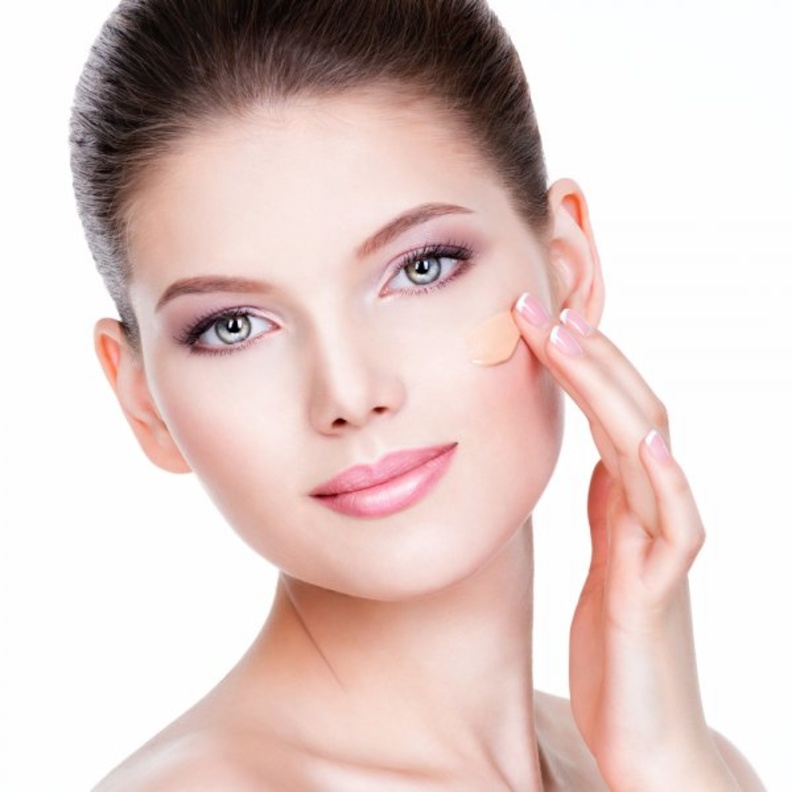 كريم الأساس لتوفير تغطية كاملة للبشرة