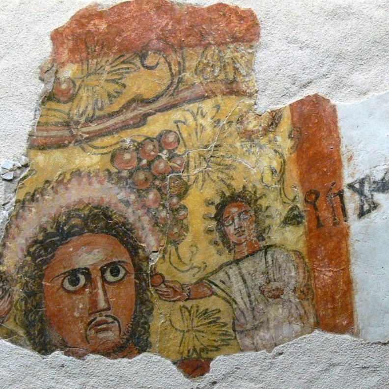 هيئة السياحة تعرض أواني زجاجية فريدة 