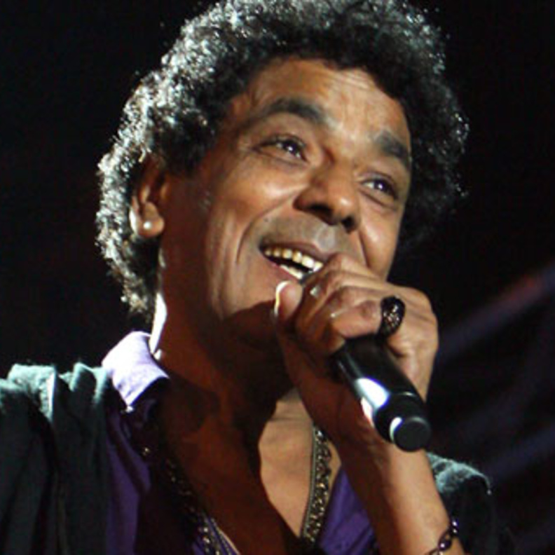 منير على المسرح 