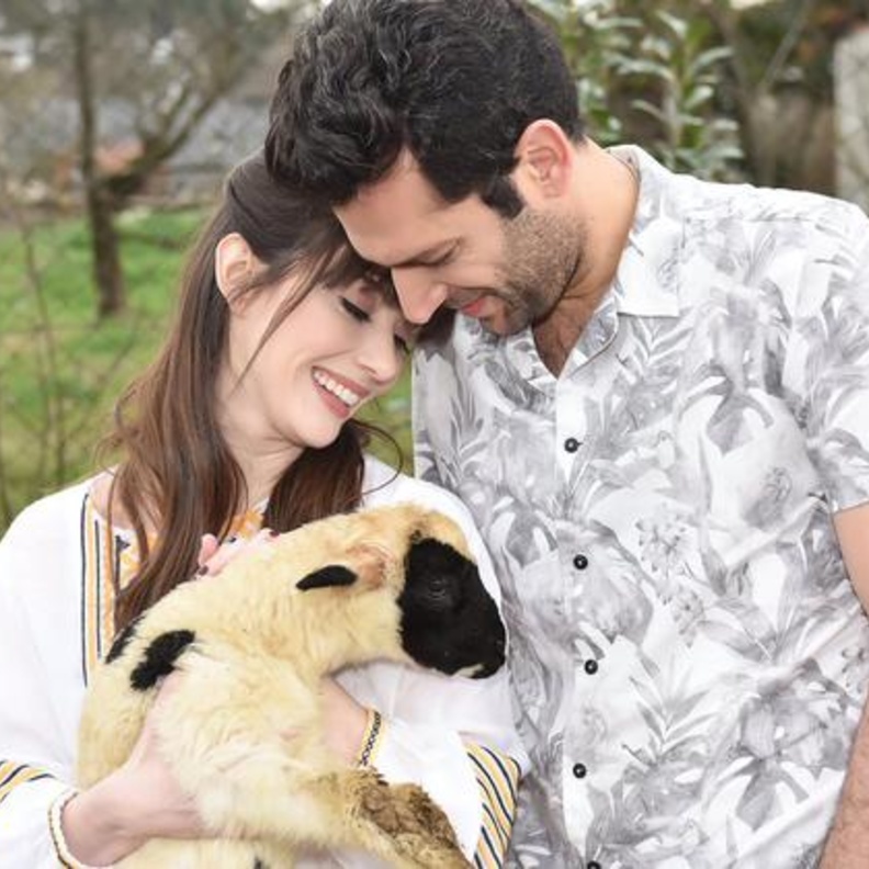 مراد يلدريم  وأوزجي جوريل