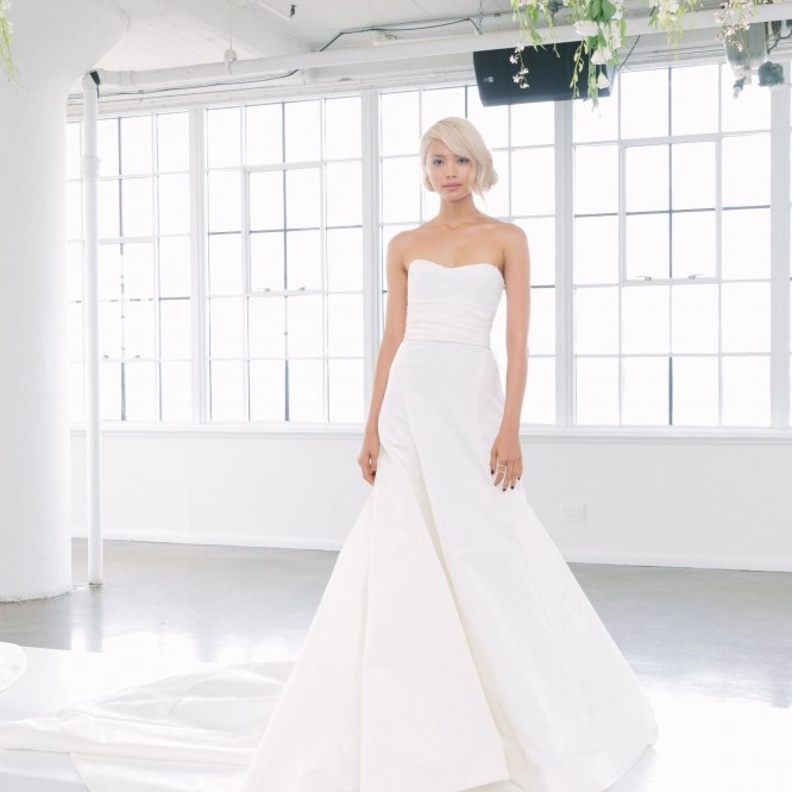 فستان متوسط الطول من نعيم خان