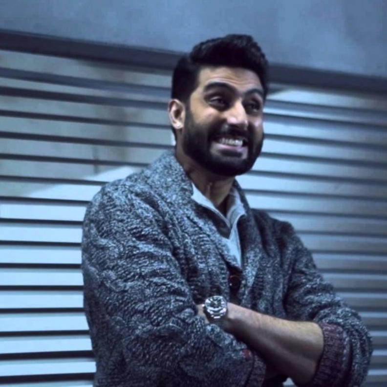 مقربون من أبهيشيك باتشان نصحوه بالانسحاب من الفيلم