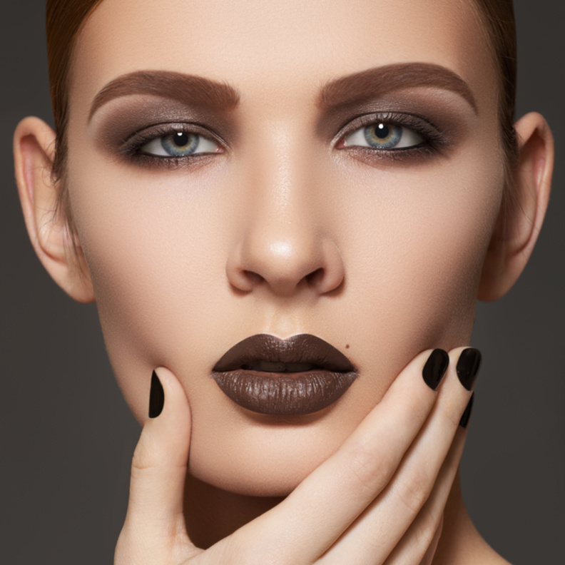 اختاري الروج النيود الداكن للموسم القادم