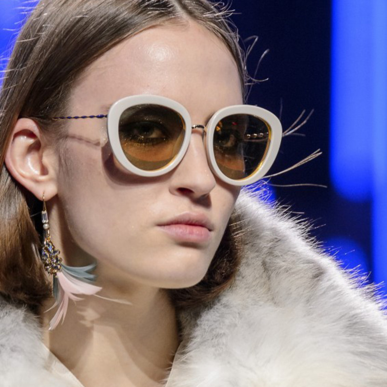 مجموعة ايلي صعب للنظارات الشمسية ‏بأسلوب كلاسيكي