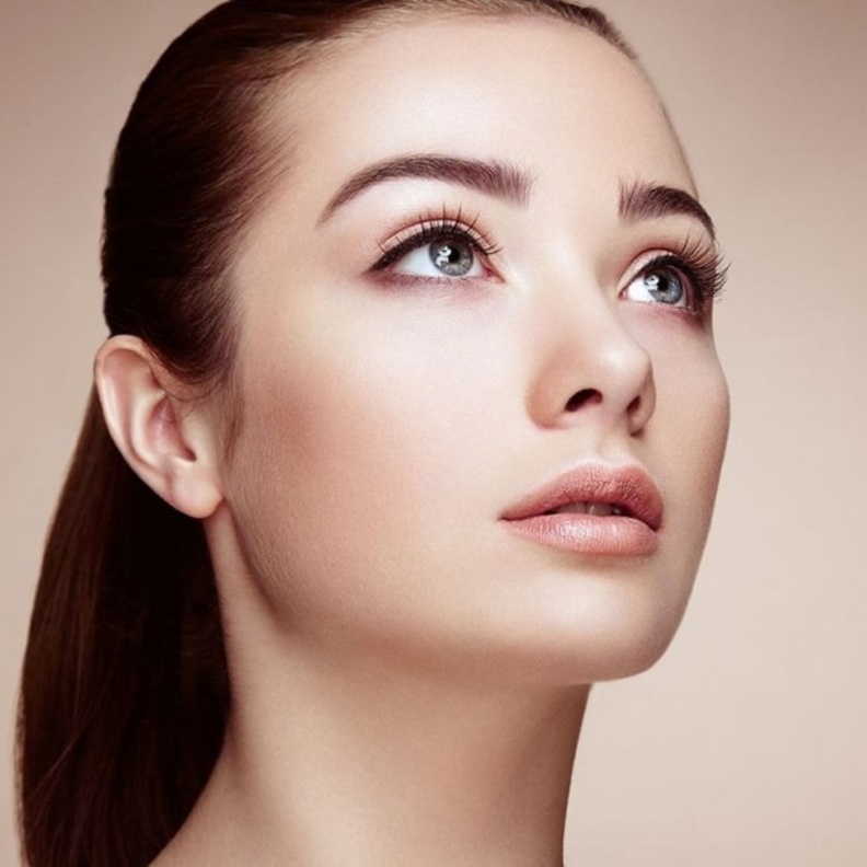 ماسك الحليب وزيت اللوز المر يخفي الهالات السوداء ويرطب البشرة