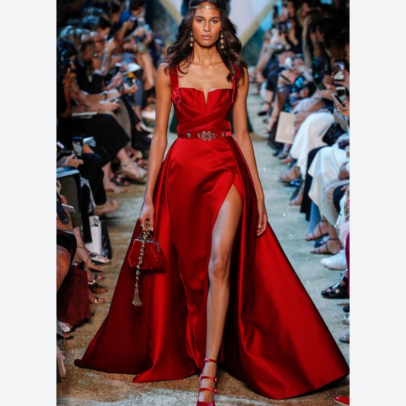 Elie Saab فستان مكشوف الأكتاف باللون الأحمر من