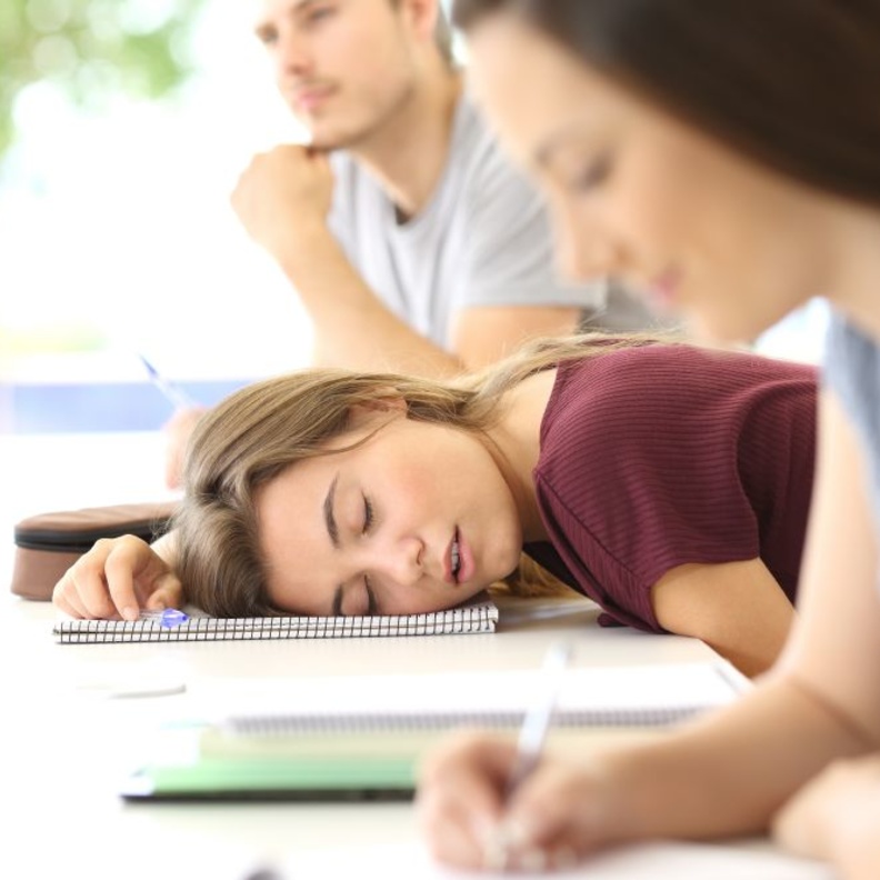  اضطرابات النوم عند المراهقين تسبب الخمول والنعاس في النهار