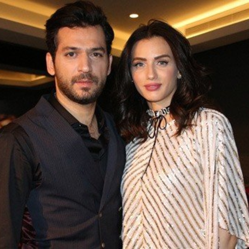 مراد يلدريم  وايمان الباني