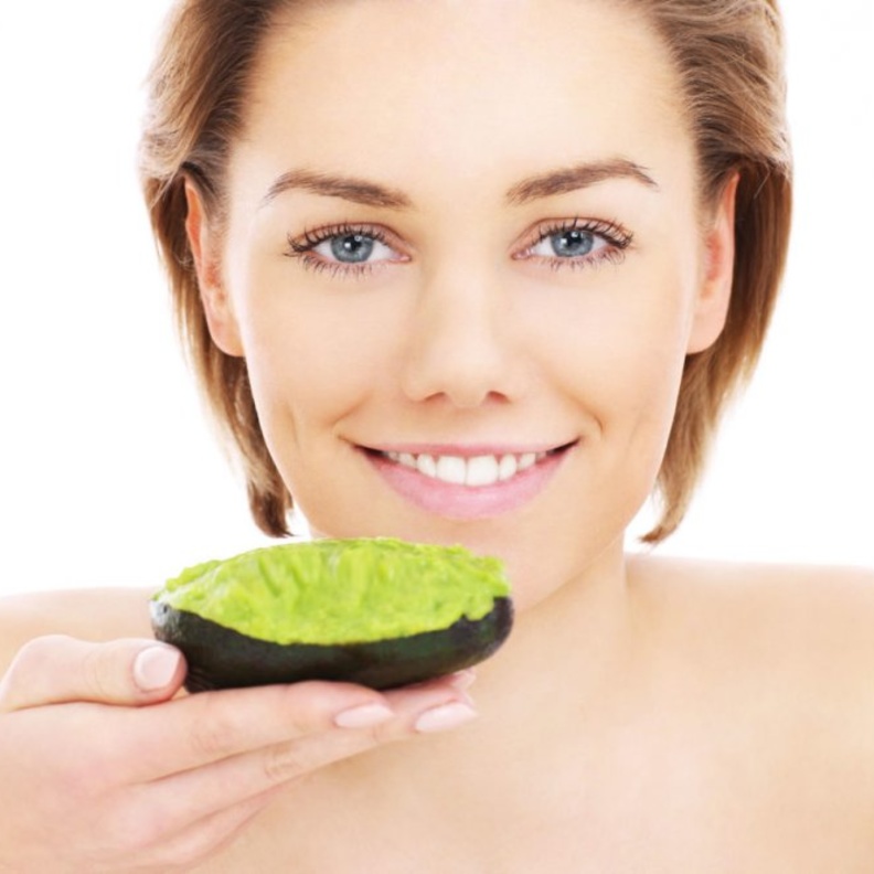 يساعد الأفوكادو على التقليل من ظهور التجاعيد .