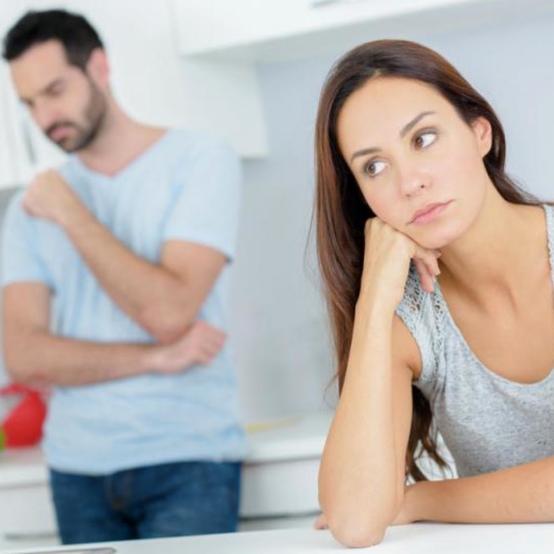 كيف تتعاملين مع زوجك بعد فقدان عمله؟