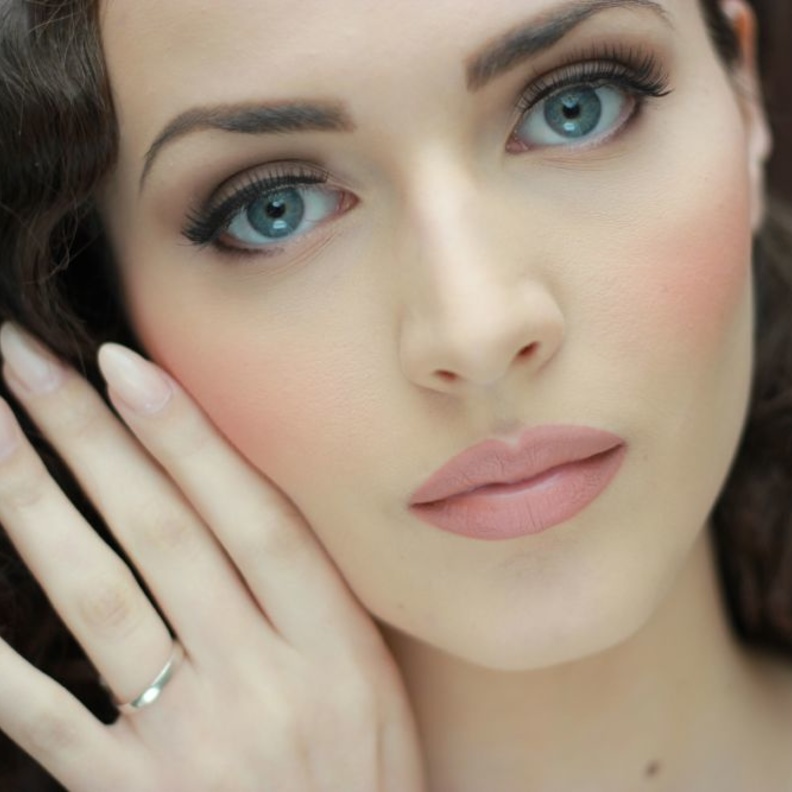 5 خلطات طبيعية تمنحك خدود ورية قبل الزفاف