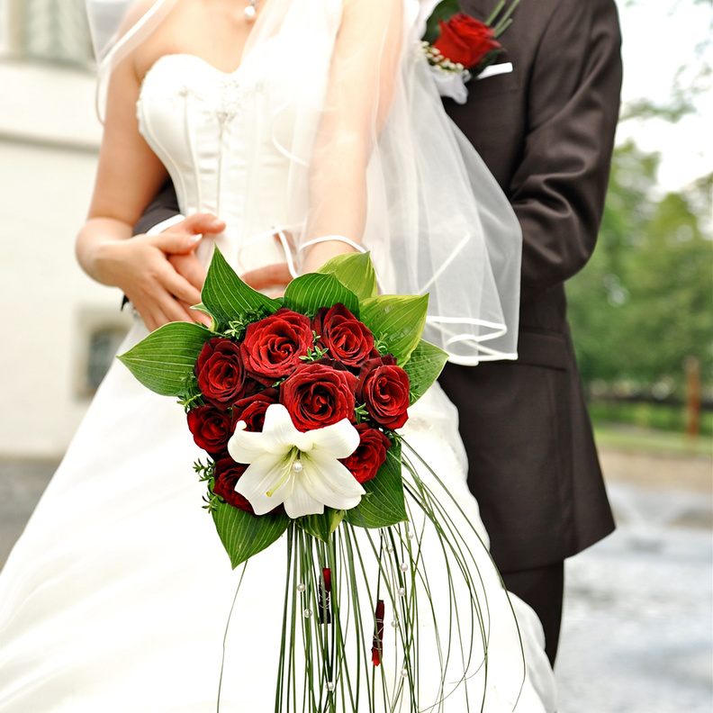 تداخل اللون الاحمر مع الزهري والابيض تجعل اطلالتك فرنسية