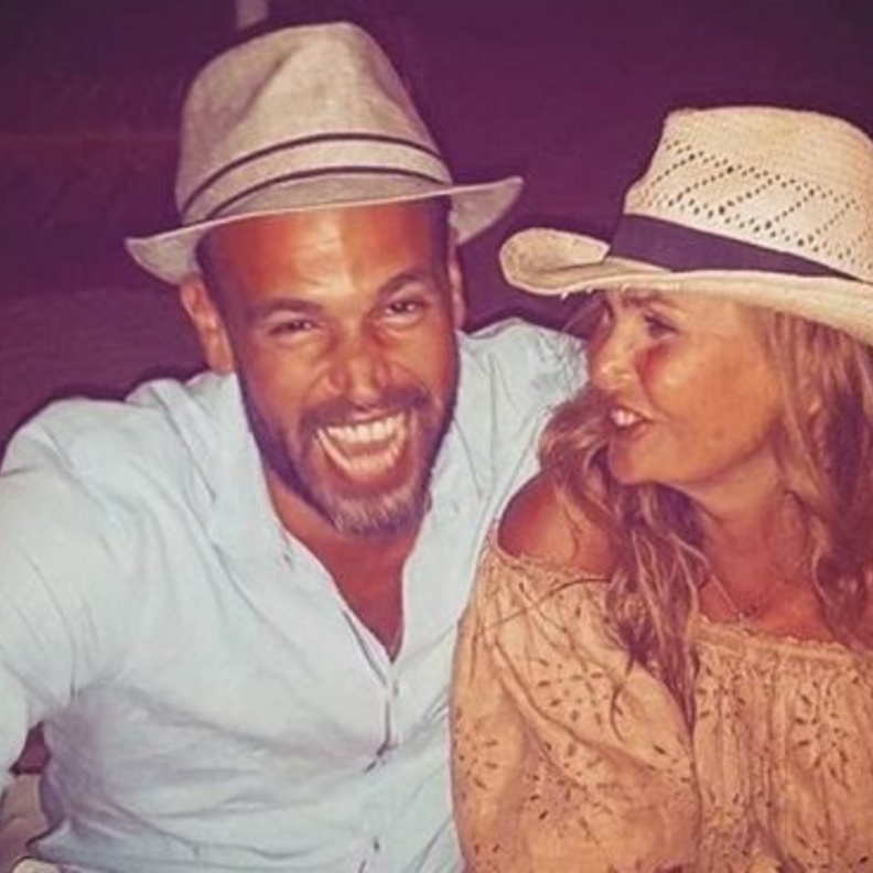 يسار مع ابو