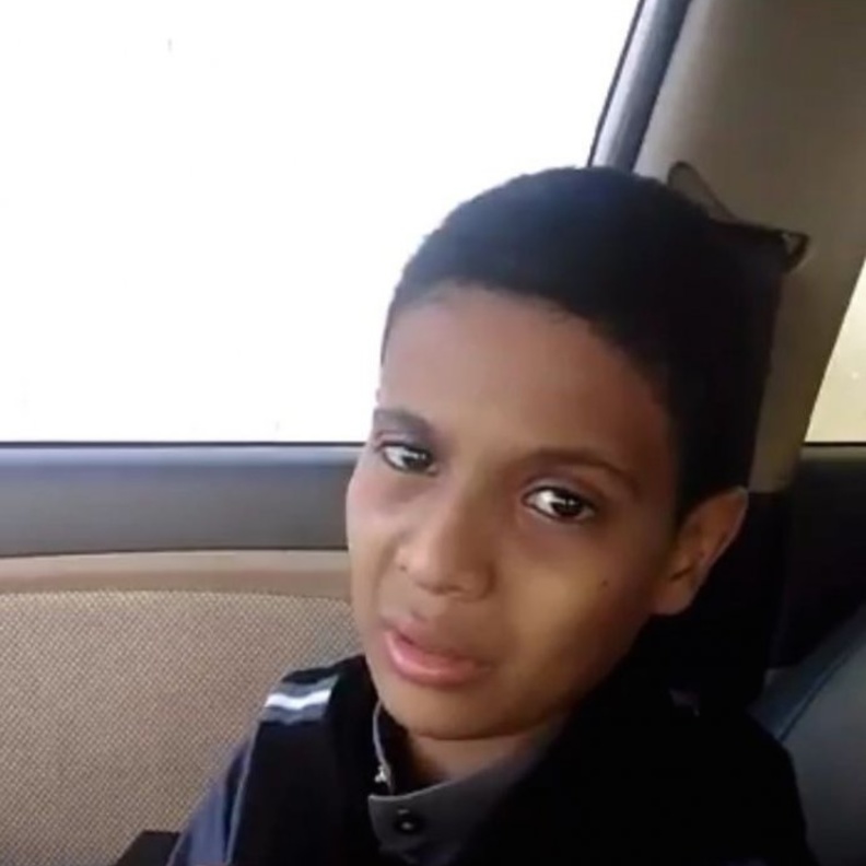 طفل خميس مشيط المعنف يثير المجتمع السعودي