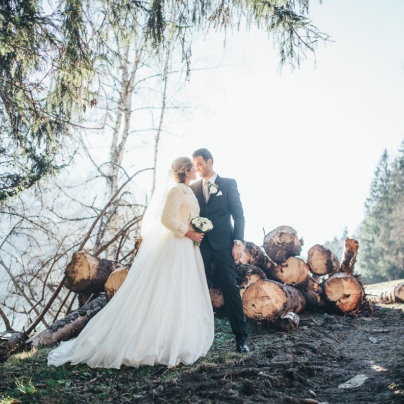 جمال فستان الزفاف بالاكمام الطويلة
