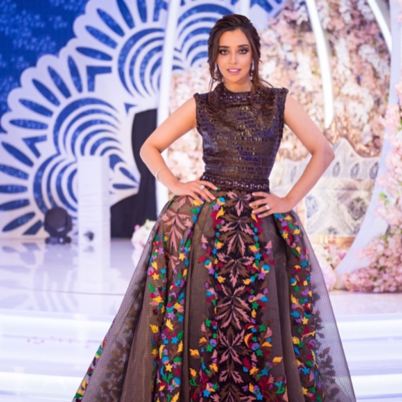 الفستان الذي جعل الجمهور يعلم بحملها 