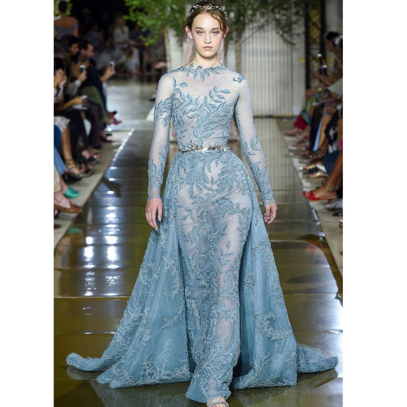 فستان من زهير مراد مزين بالريش