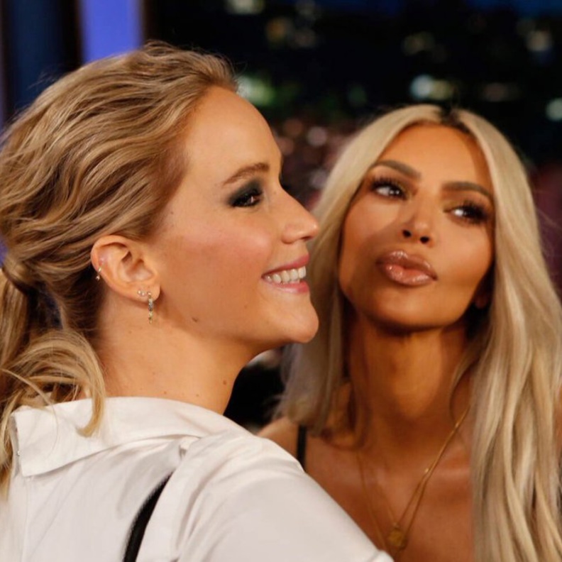 خلال المقابلة