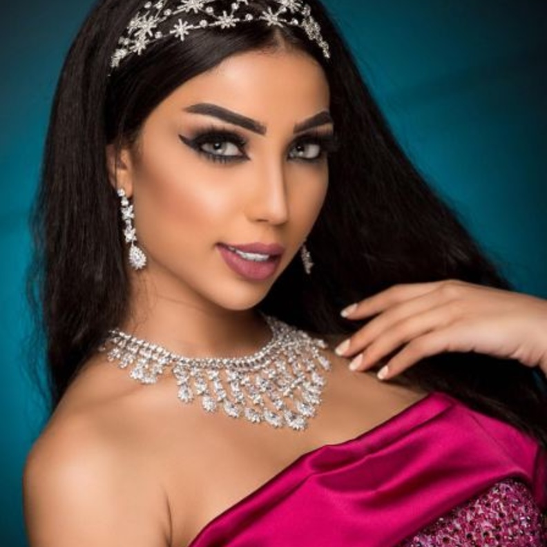 دنيا بطمة تبكي بسبب حلا الترك