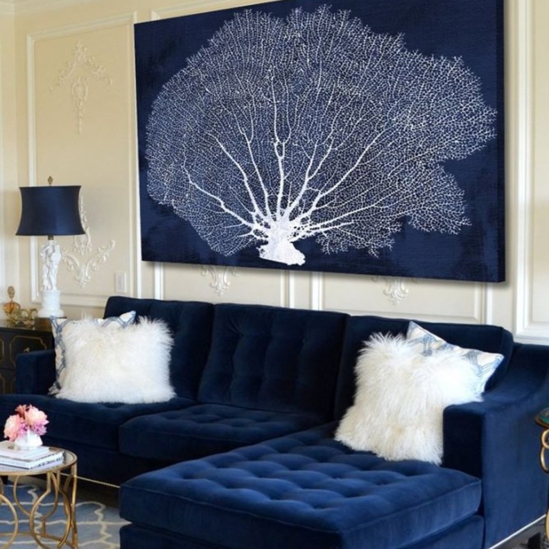 أناقة و فخامة في ديكور غرفة الجلوس مع الكنب الأزرق