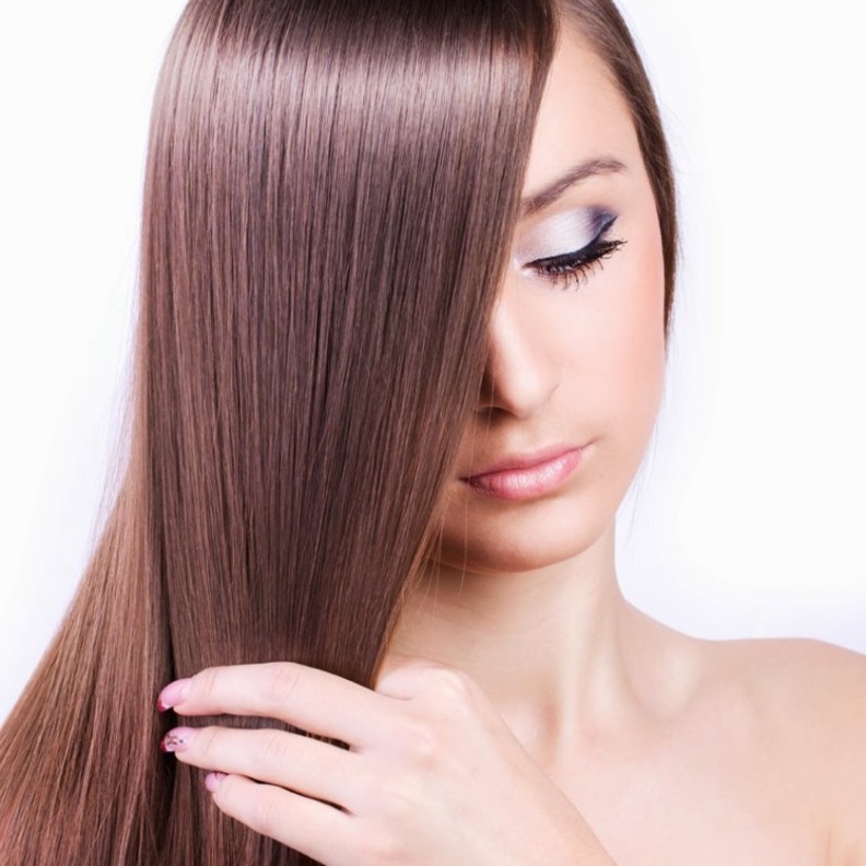 يساعد زيت السمسم على تجديد وإنعاش الشعر التالف