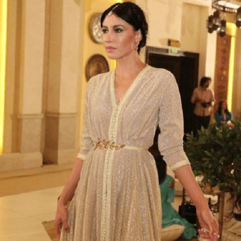 قفطان باللون الذهبي