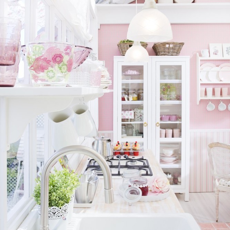 تصميم رائع و جذاب للخشب مع الزهري الباستيل في ديكور المطبخ.