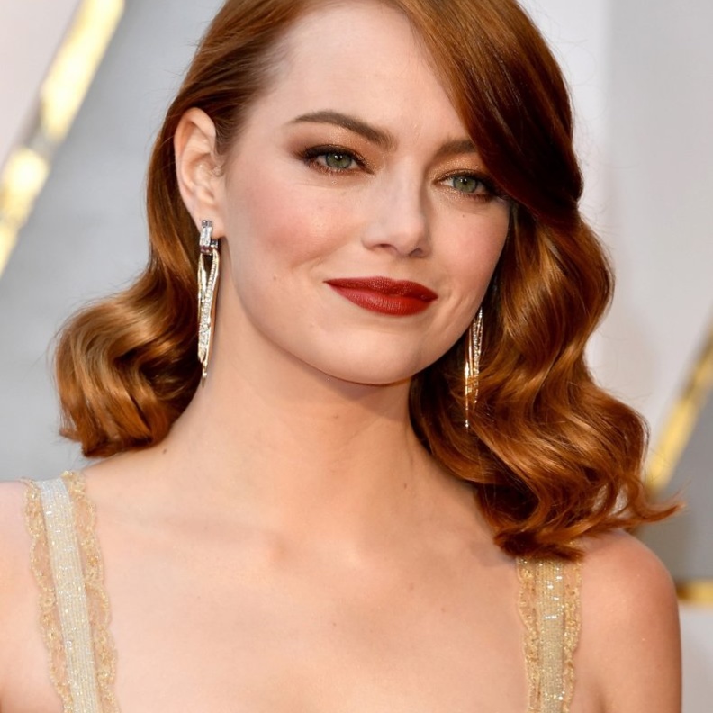 إيما ستون ترتدي أقراط تيفاني في حفل الأوسكار 2017 