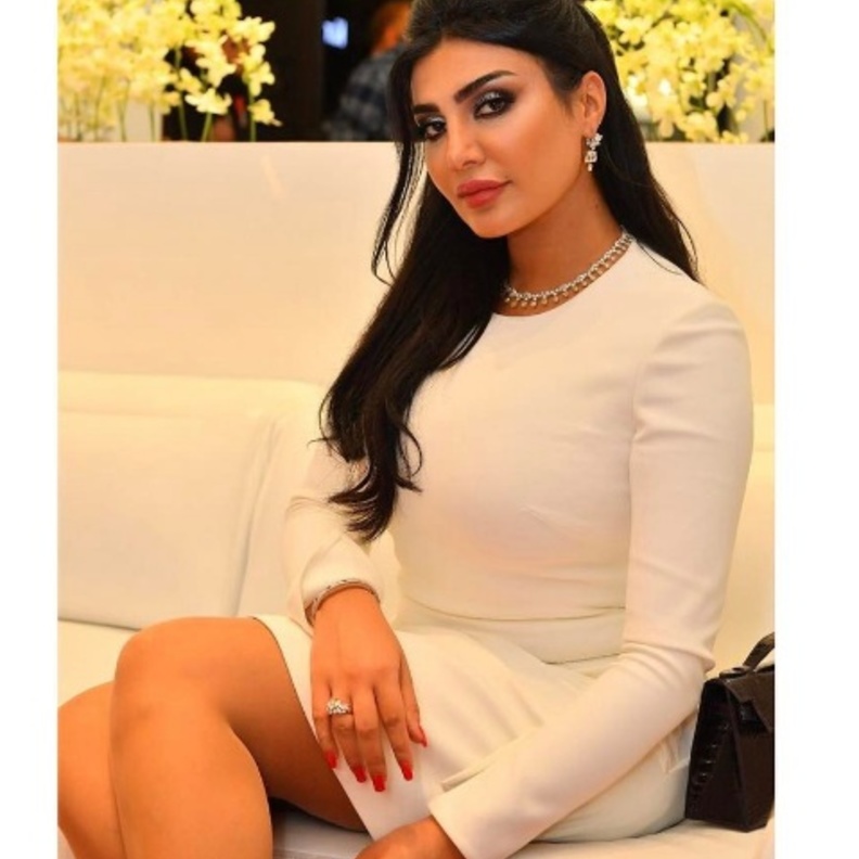 معطف امل العوضي