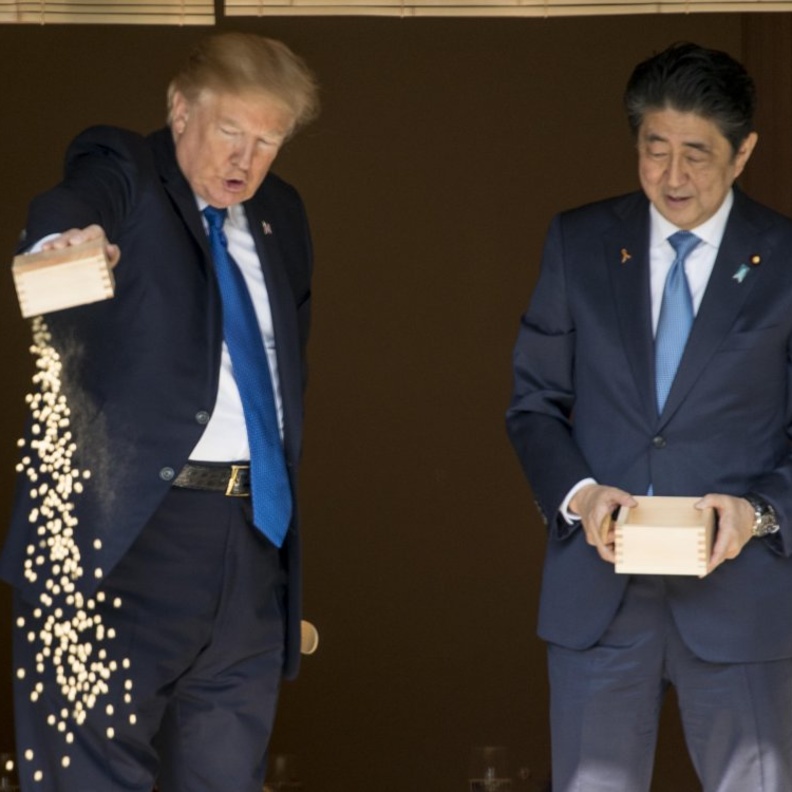 دونالد ترامب كاد أن يقتل أسماك الإمبراطور أكيهيتو