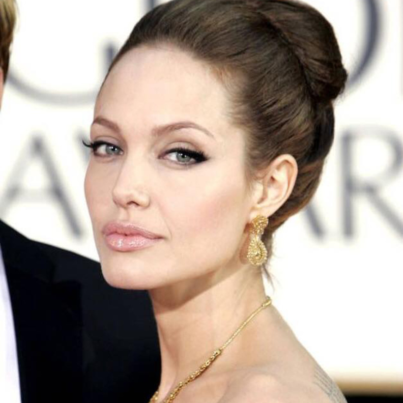 ضعي الكونتور الطبيعي للغاية على وجهك