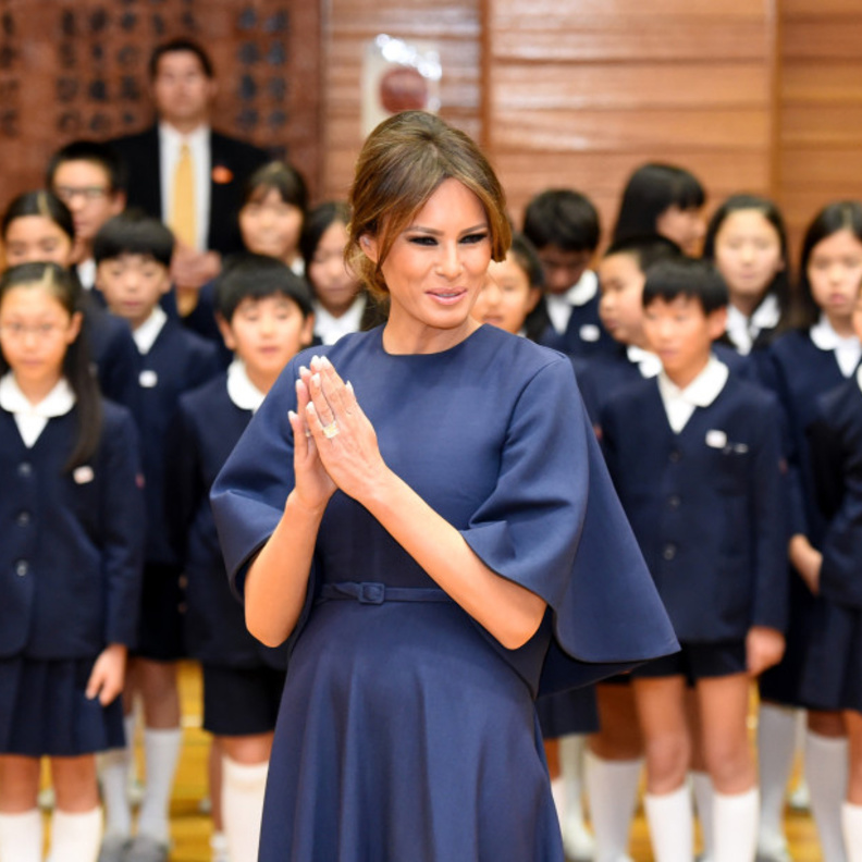 ميلانيا ترامبMelania Trump ‎‏ تختار معطف صوفي مقلم