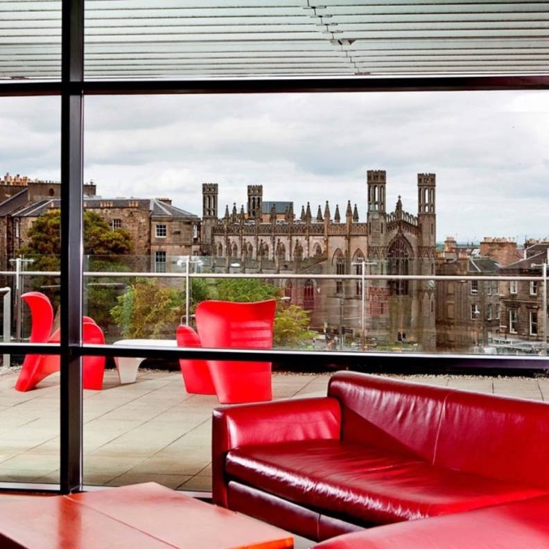 من ذي غلاسهاوس